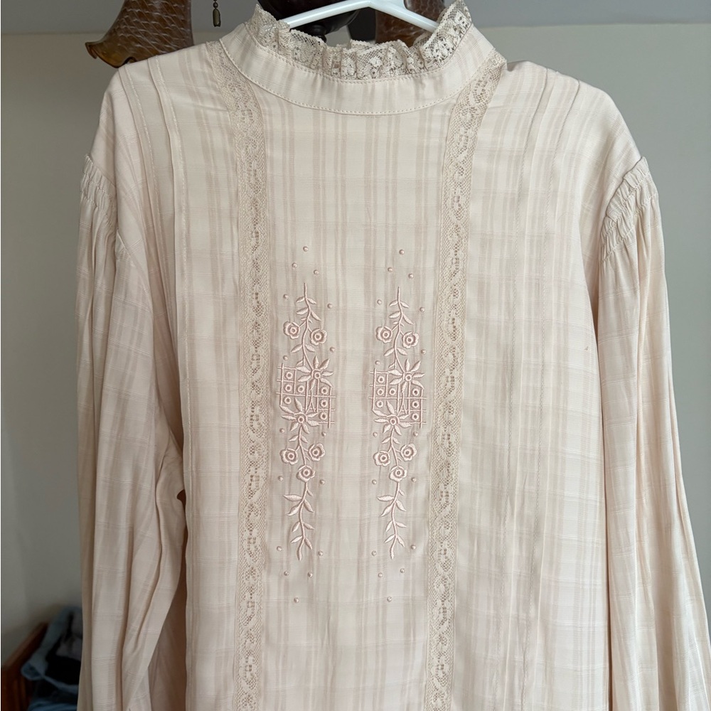Lace Trim High-Neck Cream Blouse - Picture 5 of 13